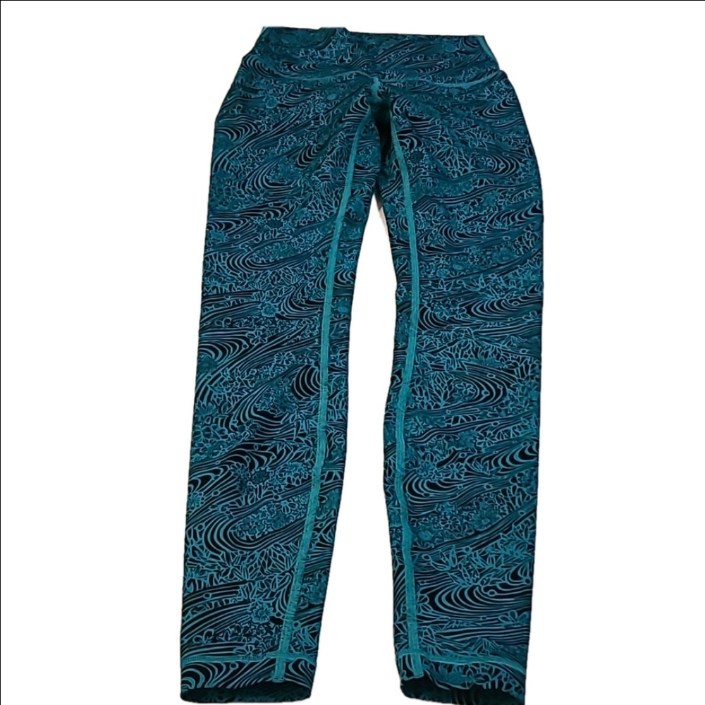 #273 Lululemon Leggings size 4 b1299